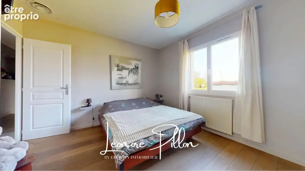 Maison 211 m² à Chassieu  - photo 9