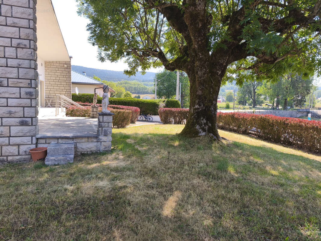 maison de plain pied sur 1700m2 de terrain - photo 2