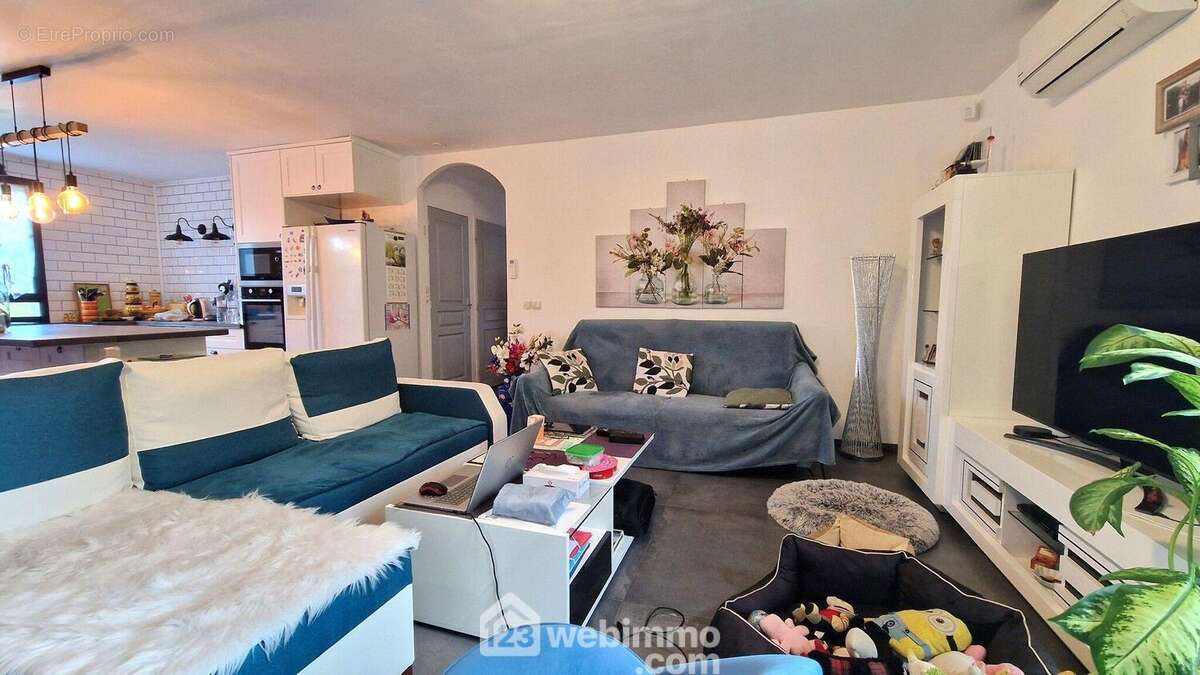 Son espace salon agréable - Maison à LAON