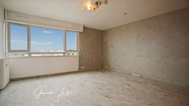 Appartement T3 rénové de 70 m² Nîmes centre - photo 4