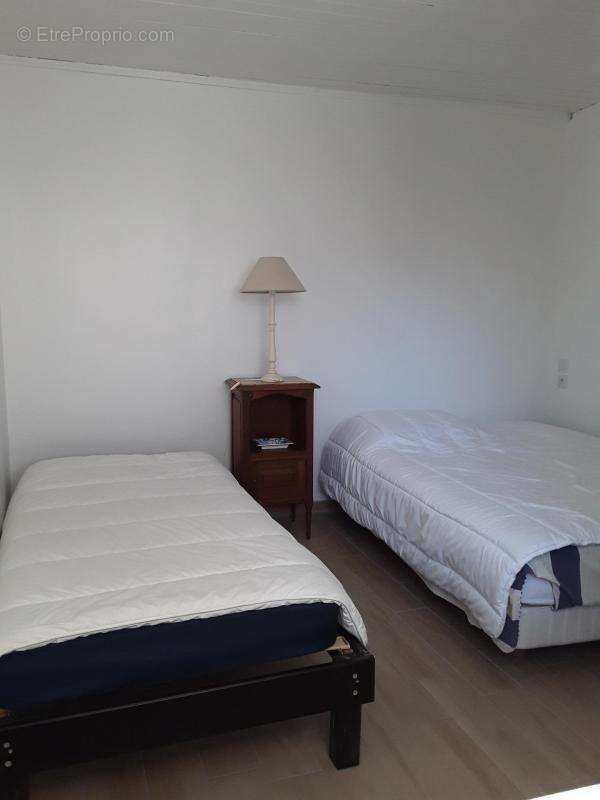Jolie petite maison située à 840m du front de mer (plage  port Giraud).De 34,5m2 - photo 6