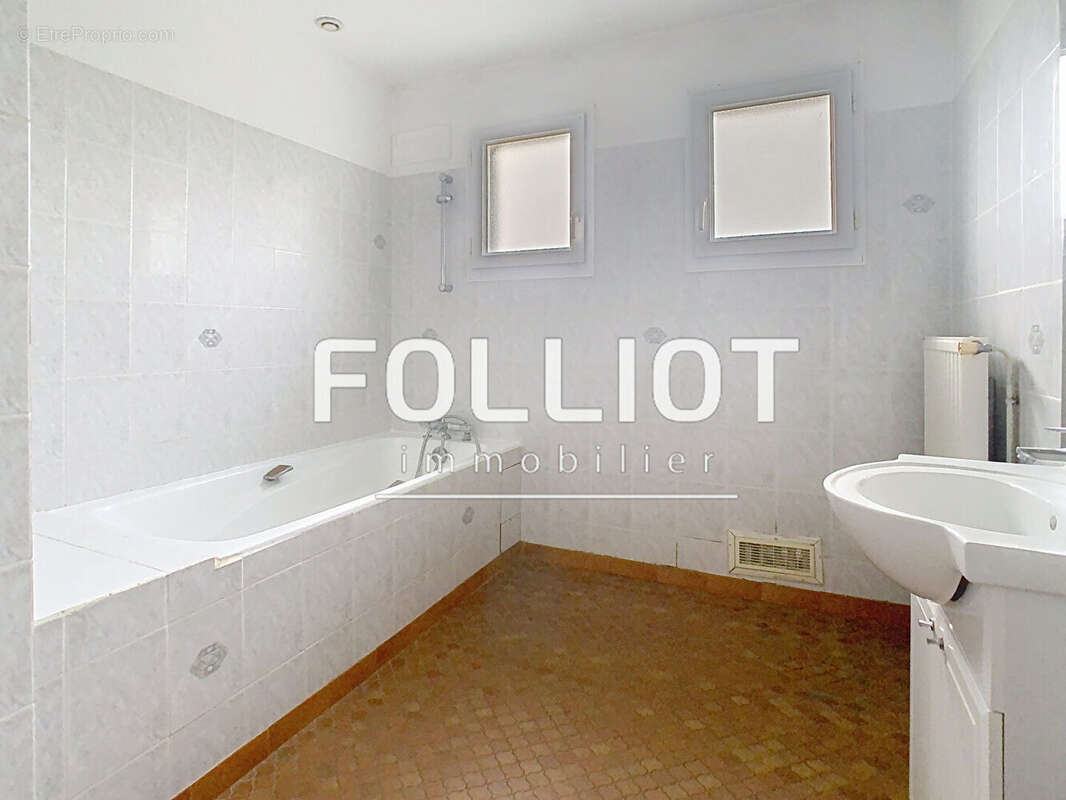 Maison à LE MESNIL-ROUXELIN