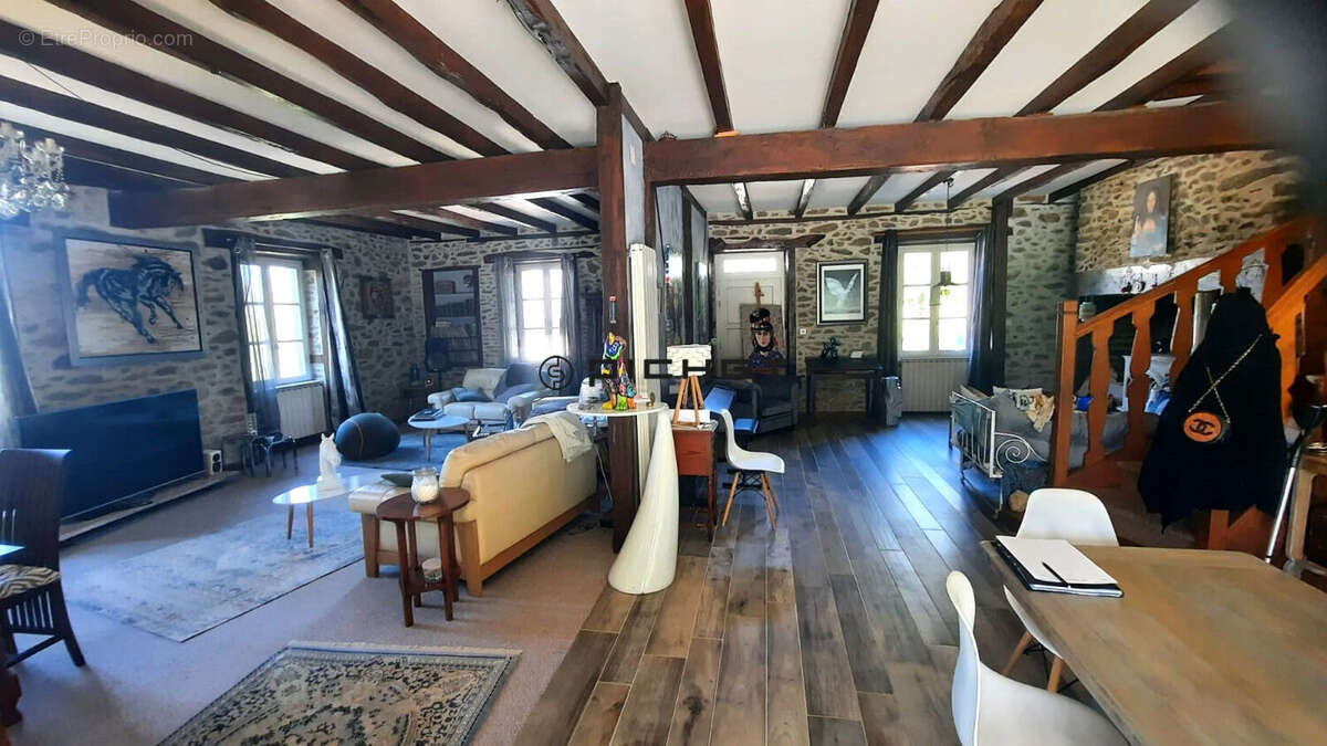 Maison à UZERCHE
