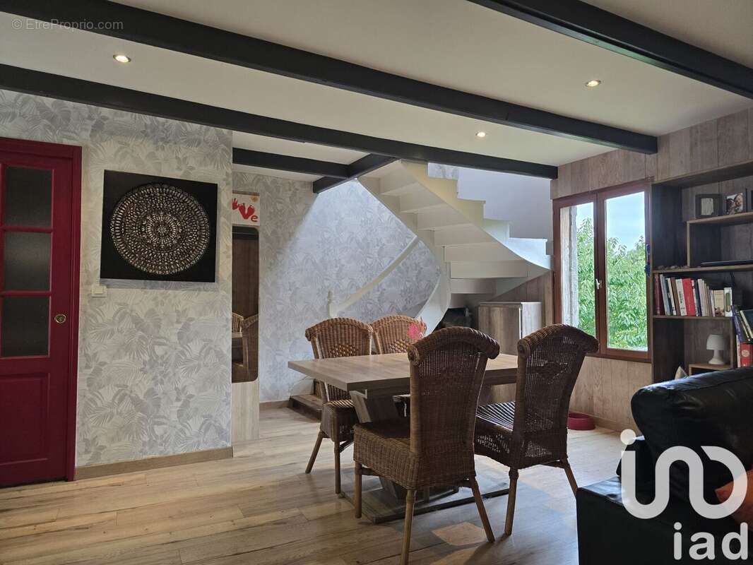 Maison 60 m² à Yvias  - photo 7