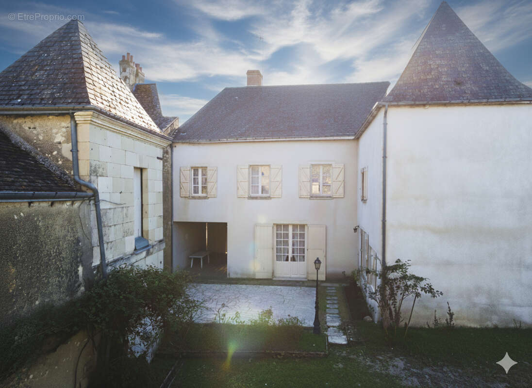 Maison à DANGE-SAINT-ROMAIN