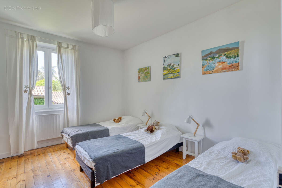 Propriété 10 pièces - 6 chambres avec vue panoramique et piscine à débordement - photo 9