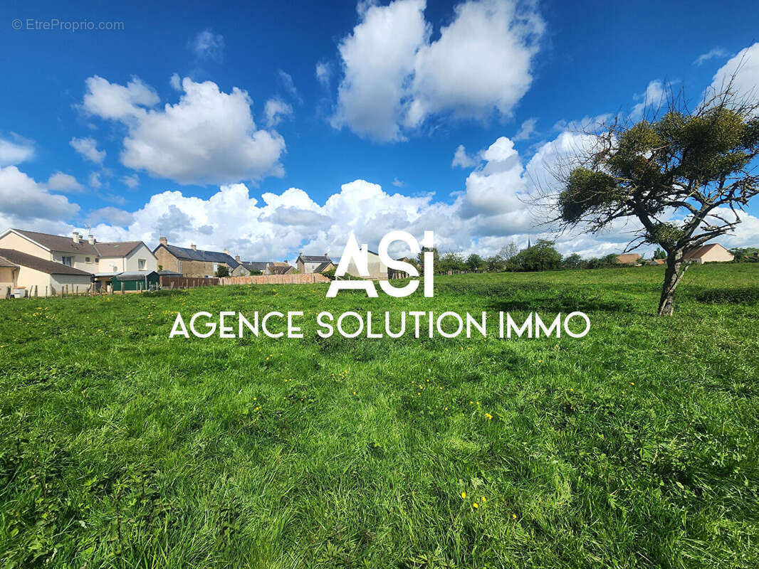 Terrain à SAINT-AUBIN-DE-LOCQUENAY