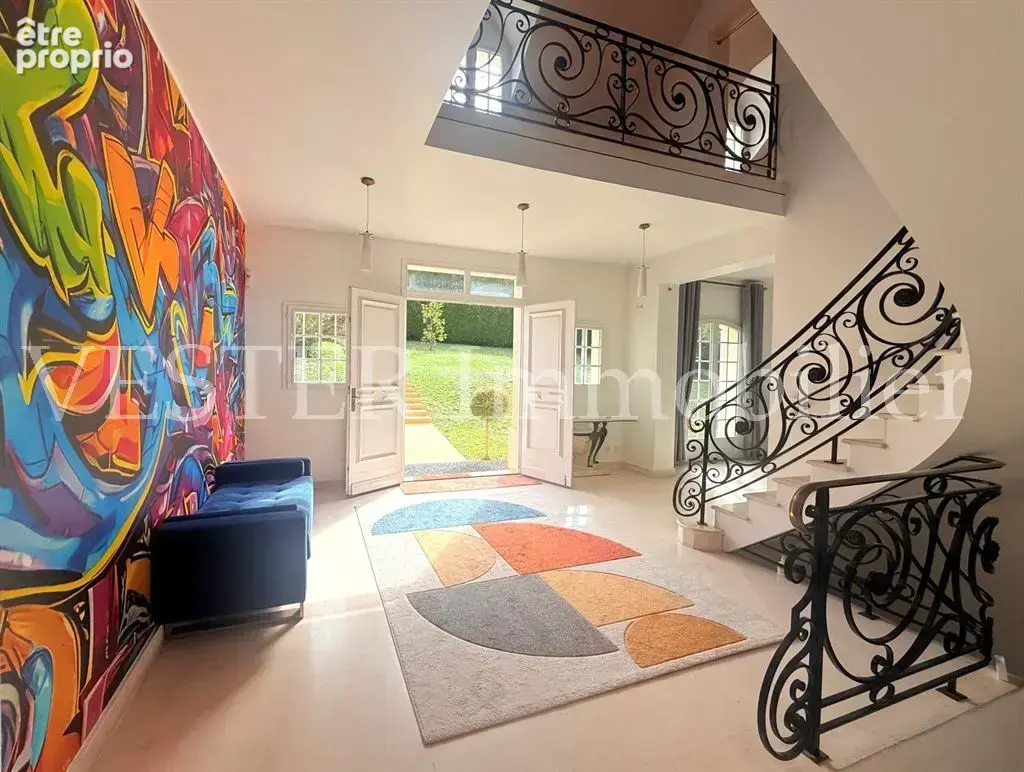Demeure de caractère en pierre de saint-maximin sur un terrain de 2 850 m² - photo 1