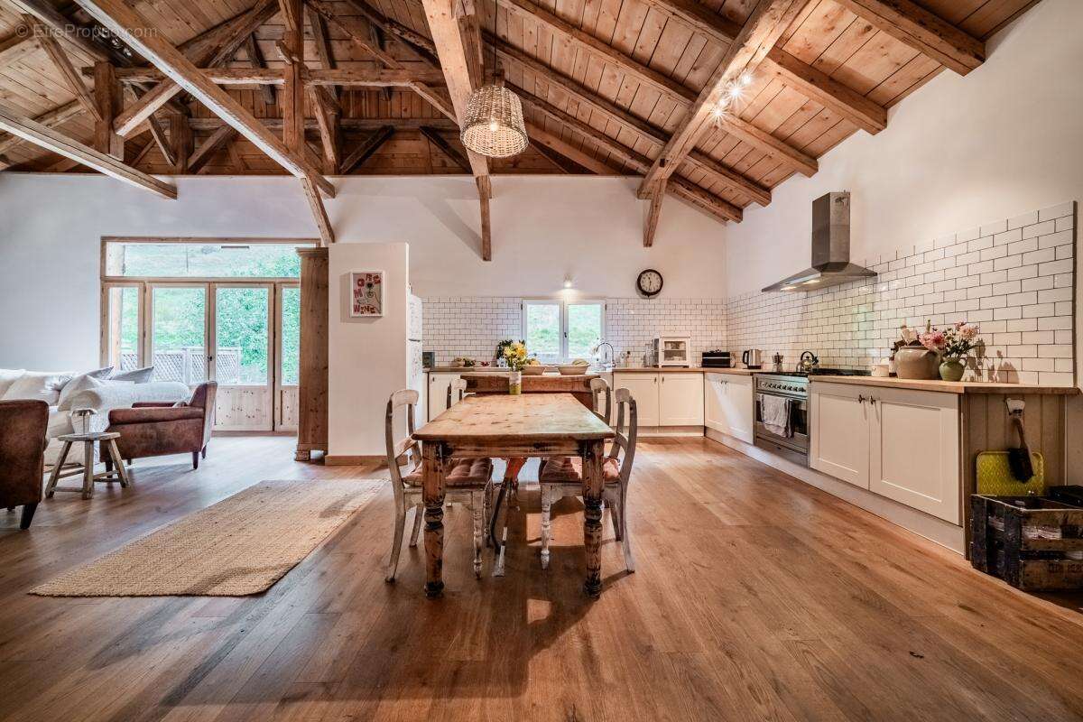 Chalet rustique authentique et spacieux dans la paisible Vallée de la Manche, à Morzine - photo 5