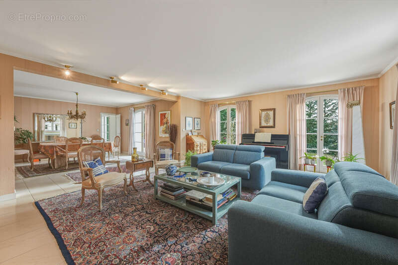 Maison à PREVESSIN-MOENS