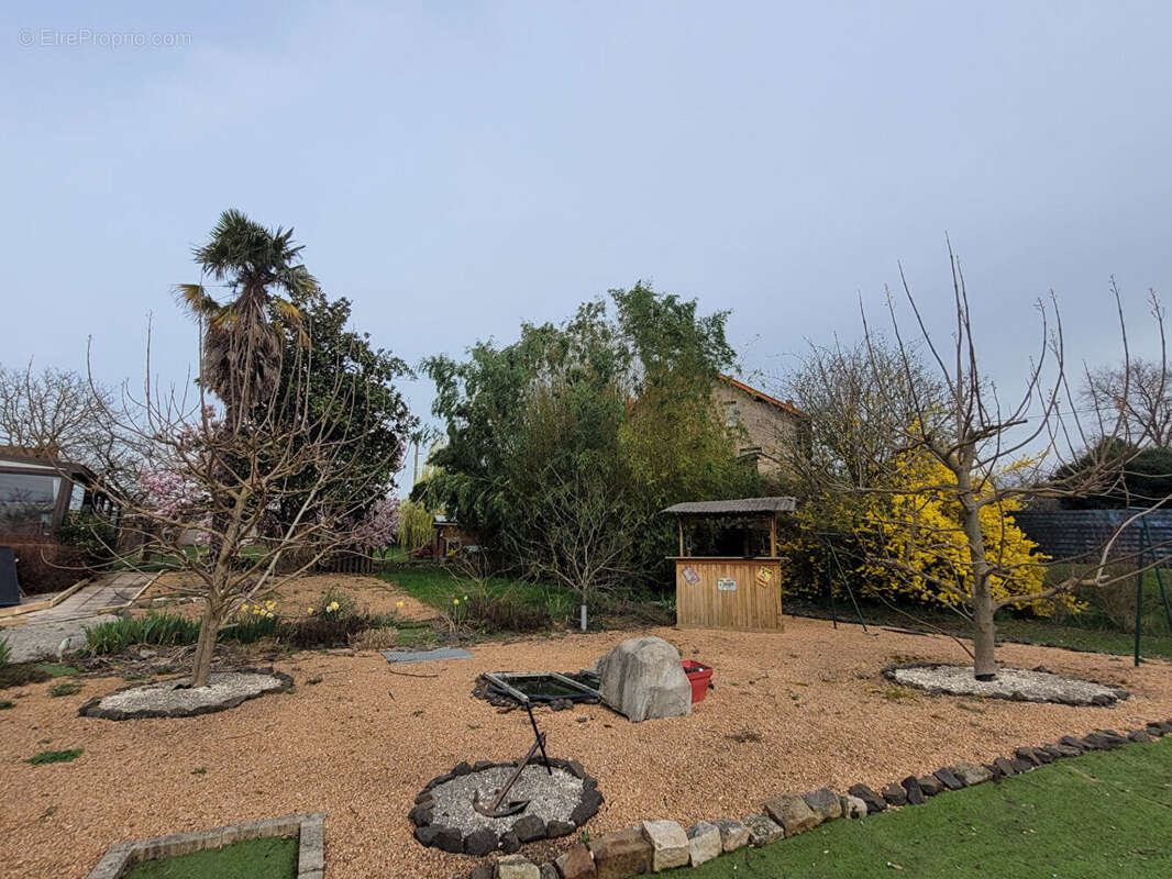 Maison à SAINT-GERMAIN-DES-FOSSES