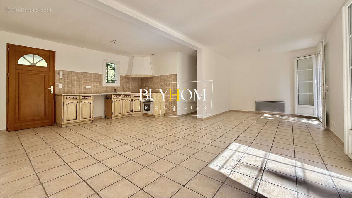 Maison à L&#039;ISLE-SUR-LA-SORGUE