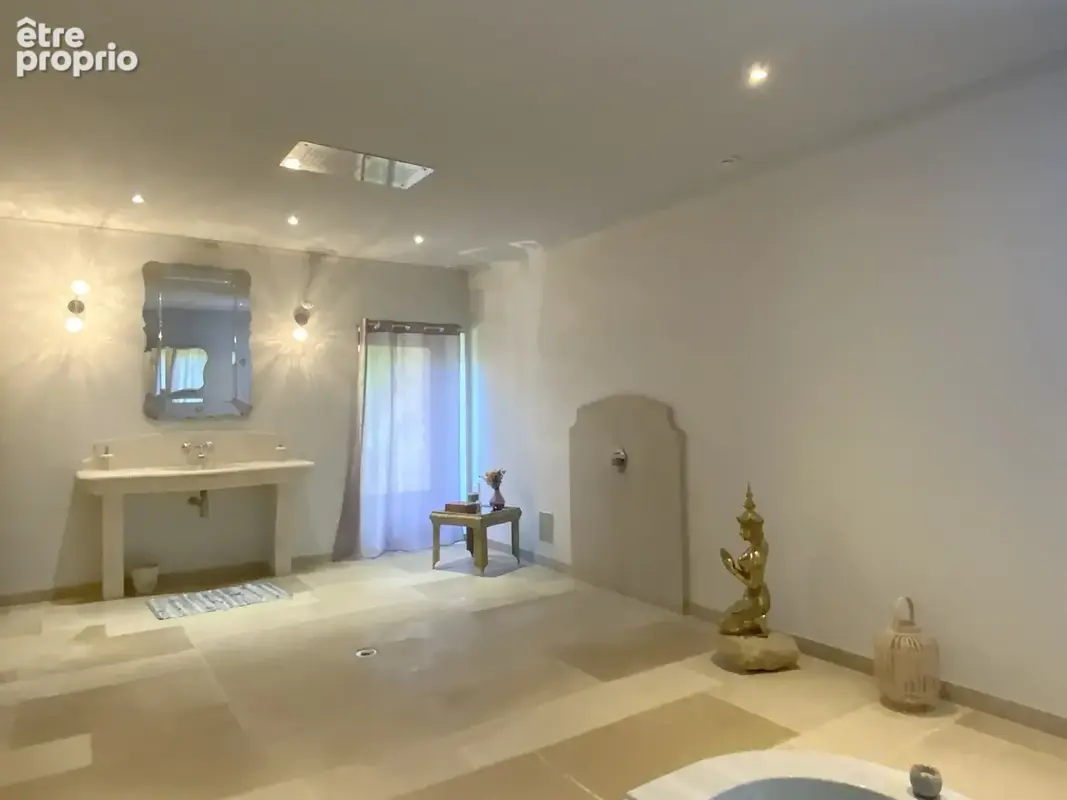 Maison de charme en pierre  en plein coeur de village. - photo 6