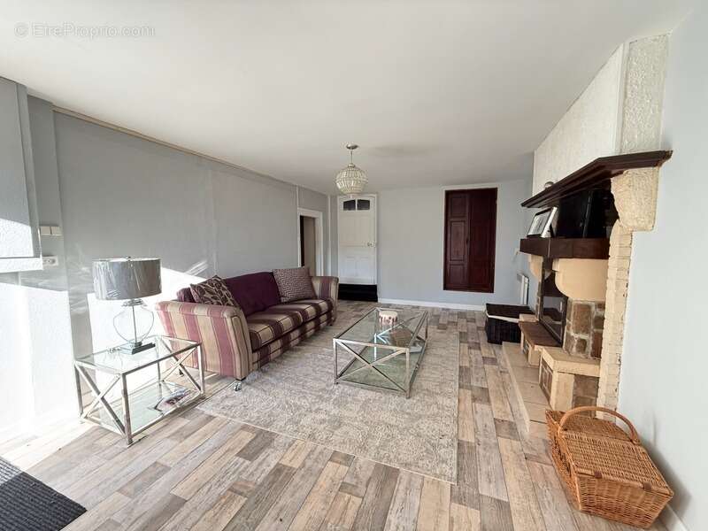 Maison à BUSSIERE-DUNOISE