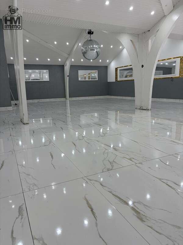 n°3 - Commerce à LUBERSAC