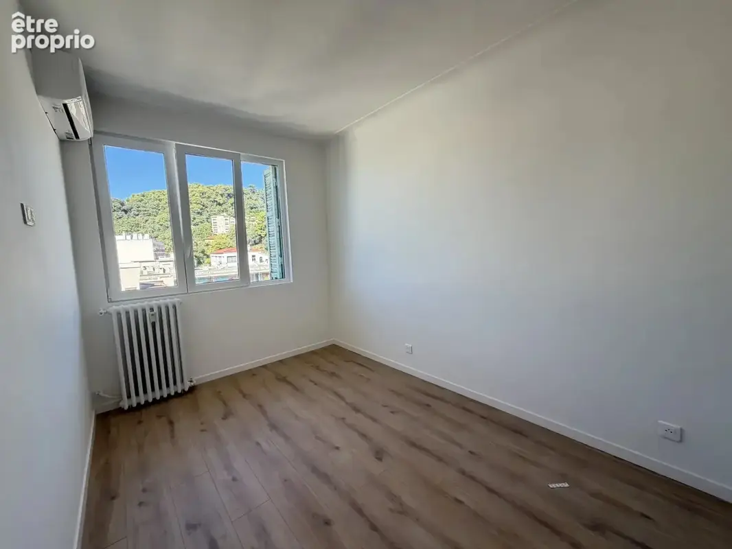 Nice Estienne d'Orves 2 pieces en dernier etage - photo 5