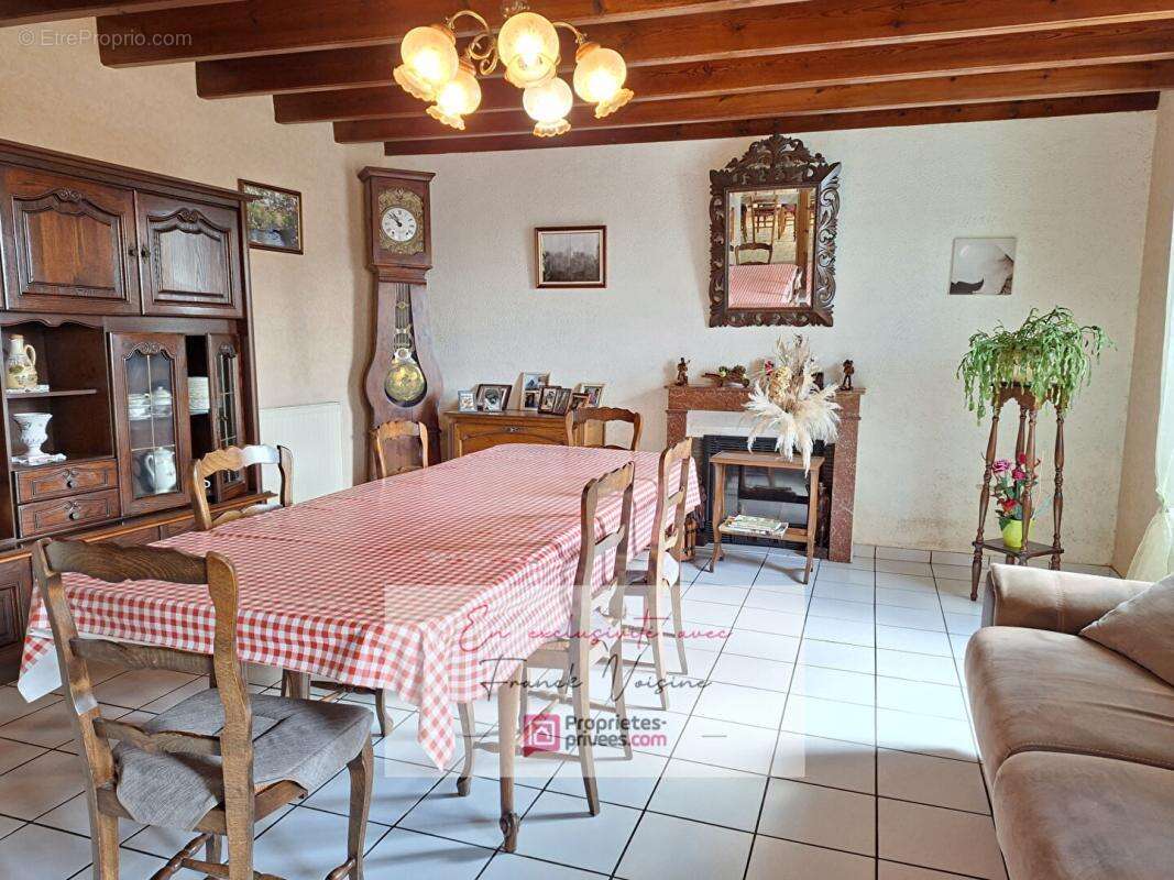 Maison à SAINT-MICHEL-MONT-MERCURE