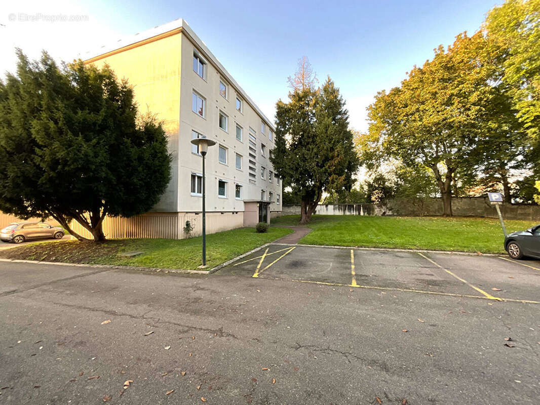 Appartement à MAURECOURT