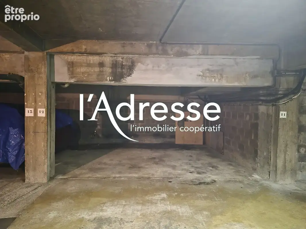 Photo Parking à Paris-12e au prix de 22 000€
