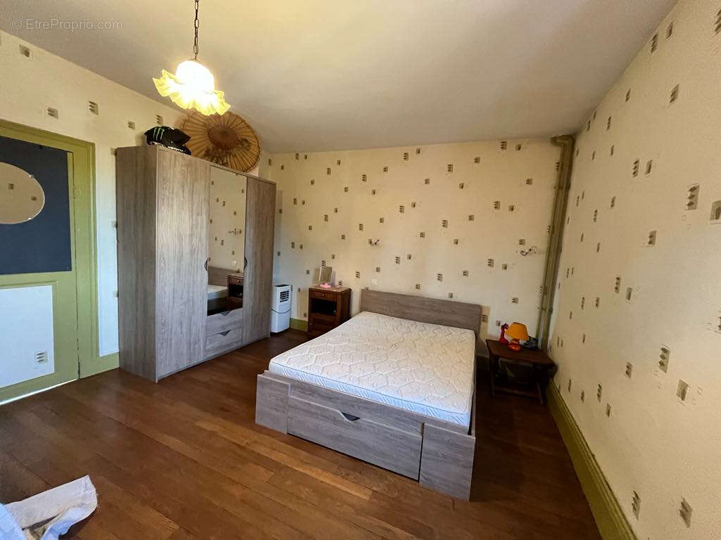 Maison à LA GUERCHE-SUR-L&#039;AUBOIS