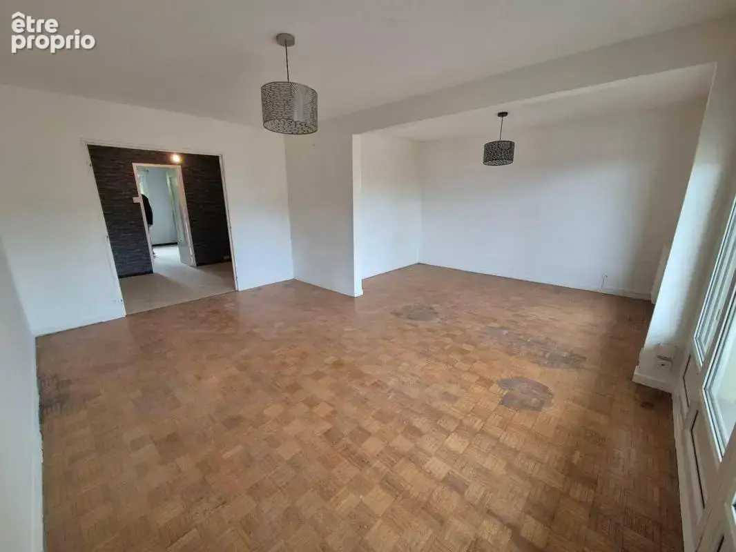 T4 entièrement rénové dans une petite copropriété. Balcon profitable carrelé - photo 3
