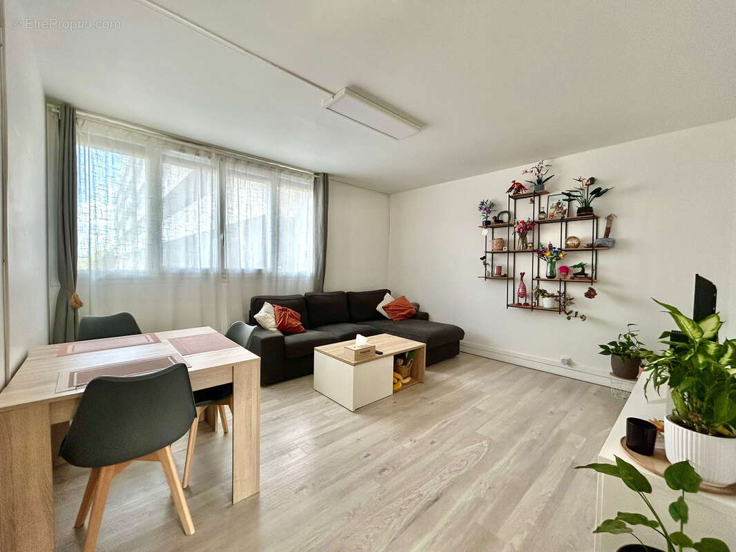 Appartement à SAINT-MICHEL-SUR-ORGE