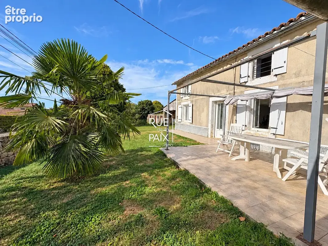 Photo Maison à Saint-Martin-De-Saint-Maixent au prix de 192 600€