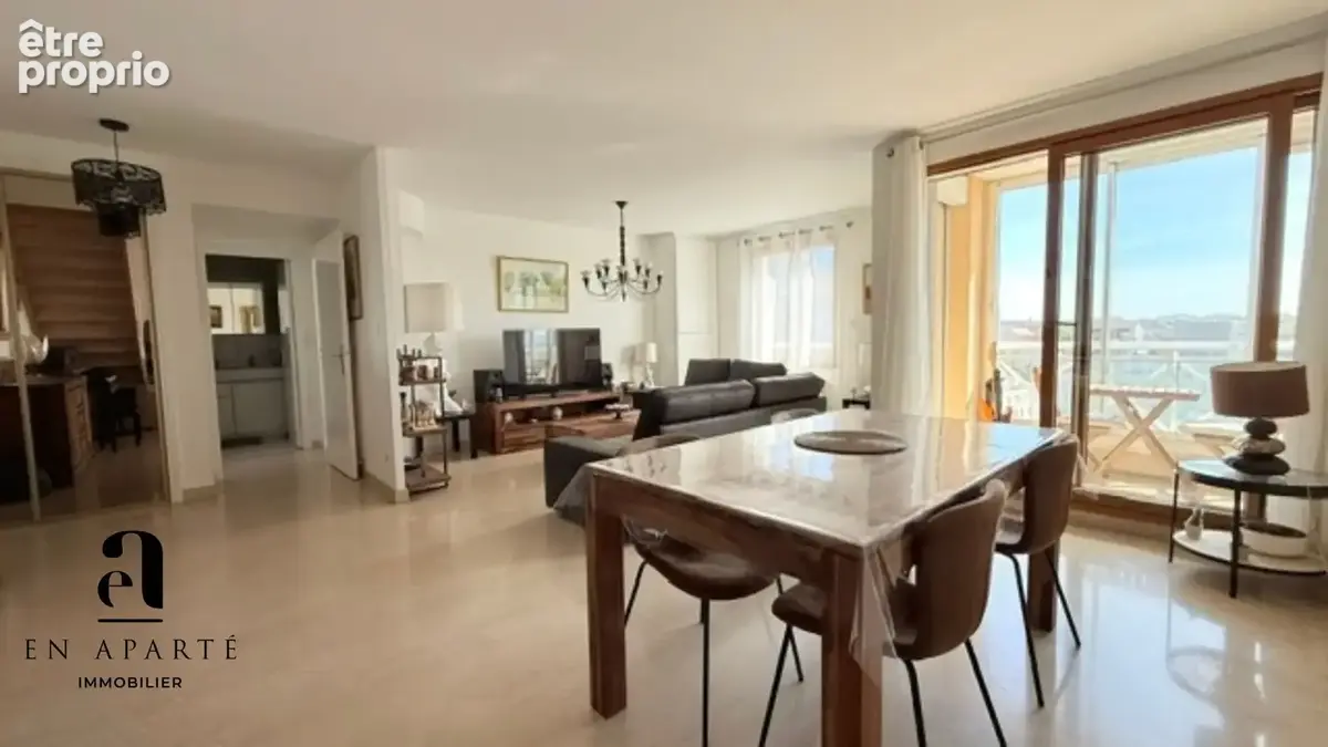 Coup de cœur : Duplex T3 en dernier étage avec terrasse tropézienne, garage double et cave. - photo 2