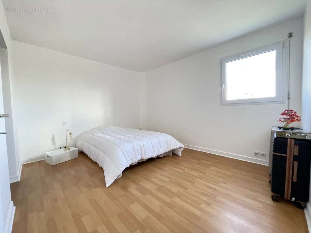 T3 87 m² + 2 balcons 5 et 6 m² + 2 Parkings privés + cave – 2ème – Vannes ouest - Pieces de vie 42 m² - photo 8