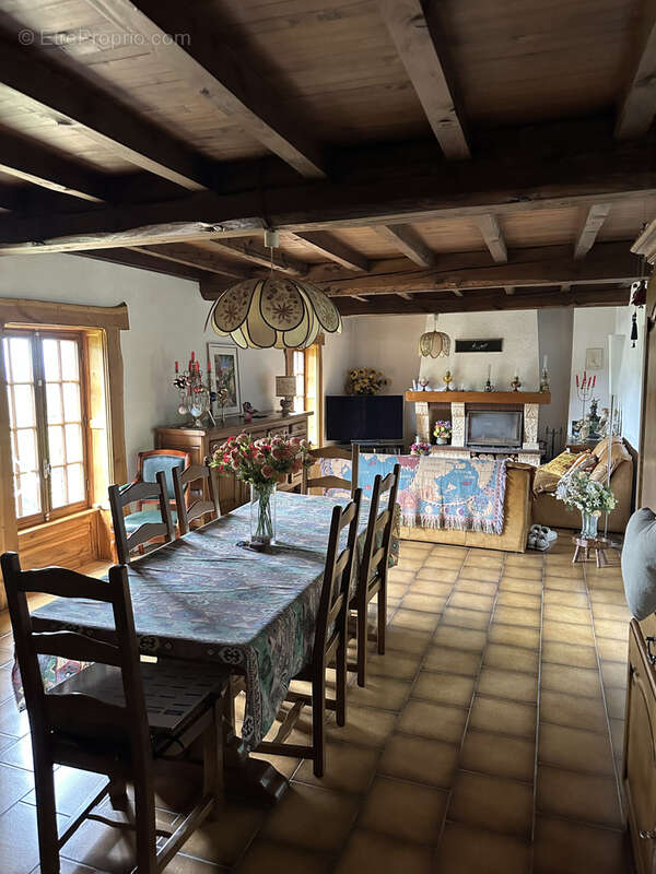 Maison à SAINT-VICTOR-MONTVIANEIX