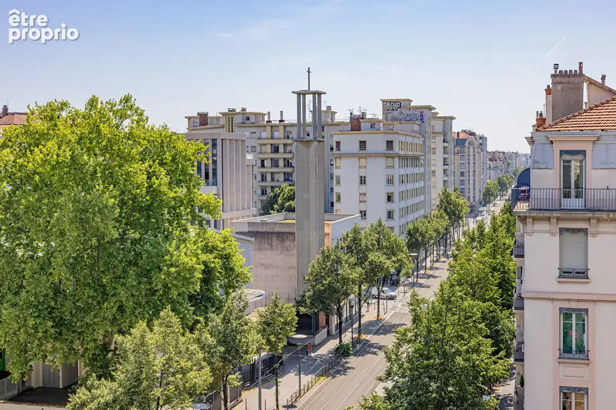 T5 avec balcon & cave - Jean Macé - photo 2