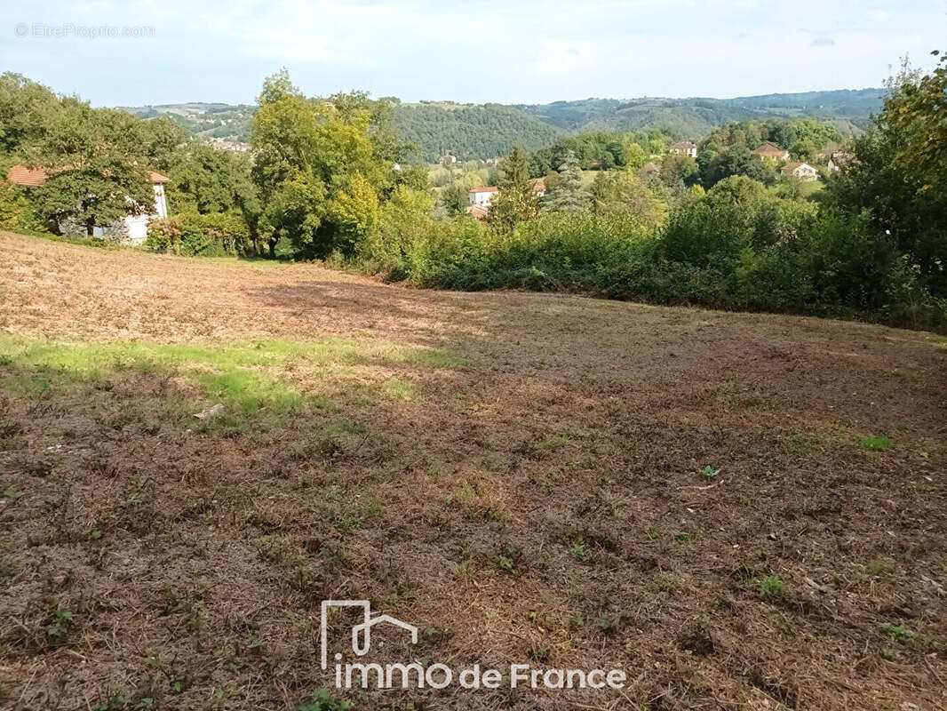 Terrain à LIVINHAC-LE-HAUT