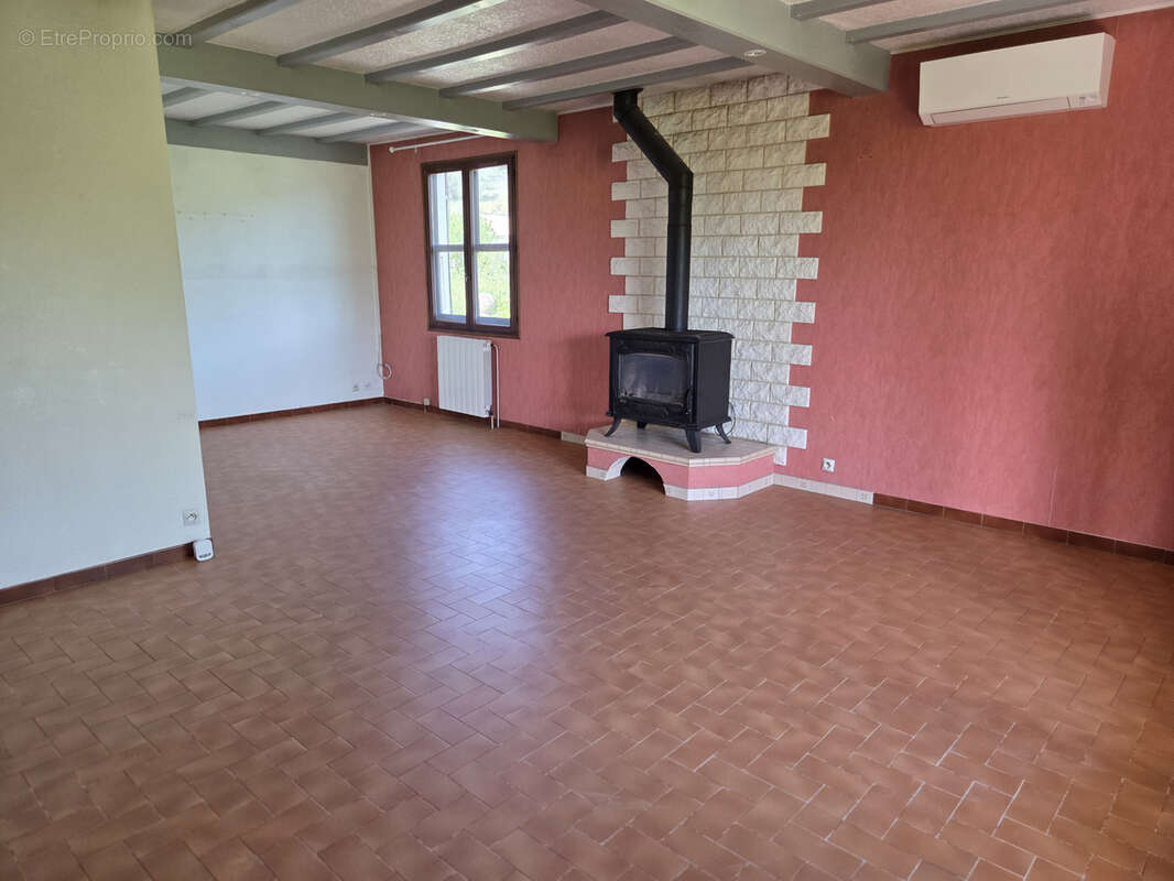 Maison à SAINT-PANTALEON-LES-VIGNES