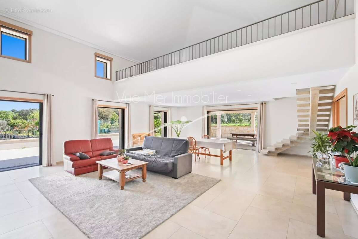 Maison à BORMES-LES-MIMOSAS