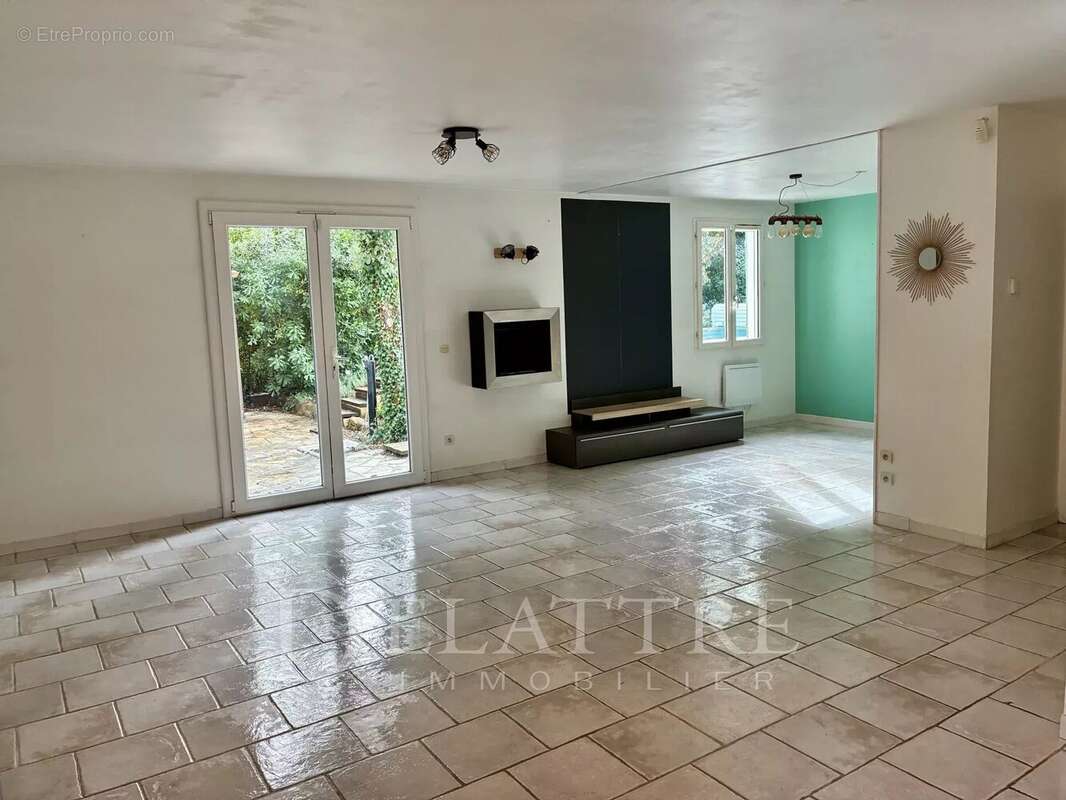 Maison à ROQUEFORT-LES-PINS