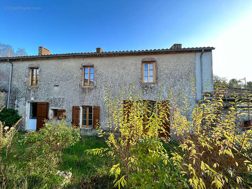 Maison à BEAULIEU-SOUS-LA-ROCHE