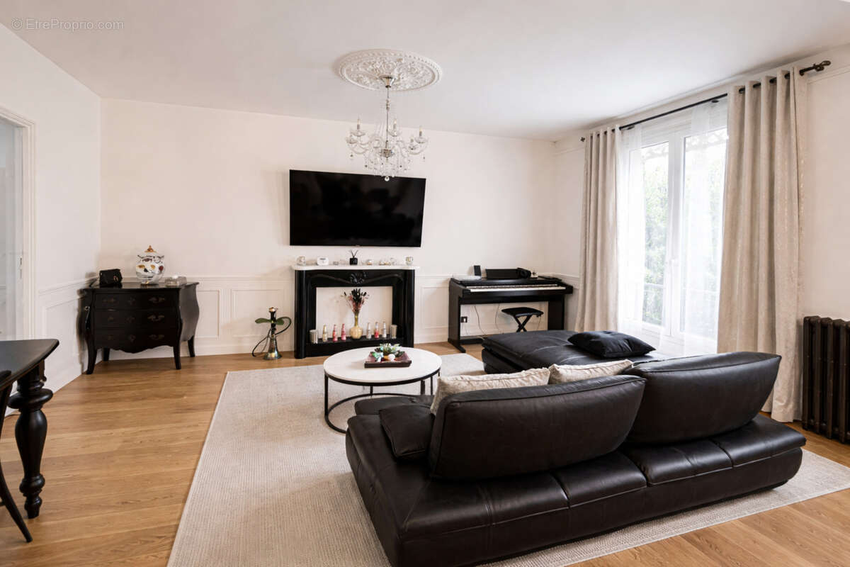 Appartement à ENGHIEN-LES-BAINS