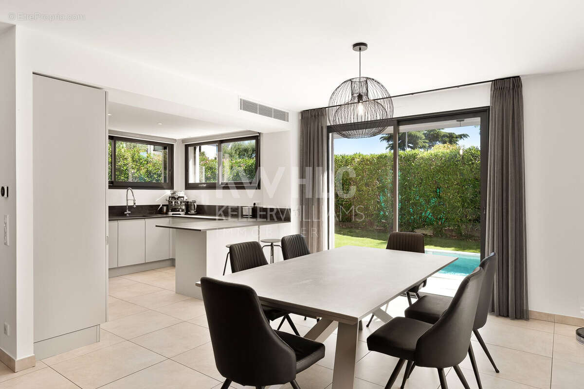 Maison 5 pièces 208 m² à vendre à Antibes (06600) - photo 2