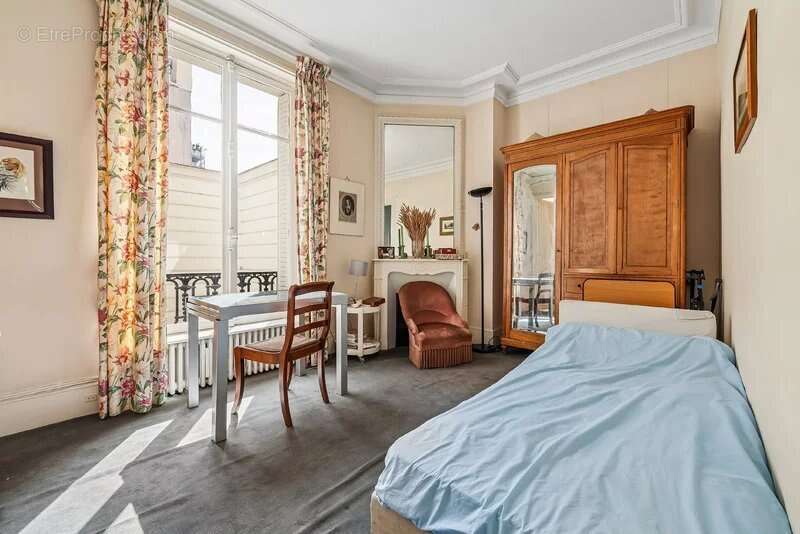 Appartement à PARIS-7E