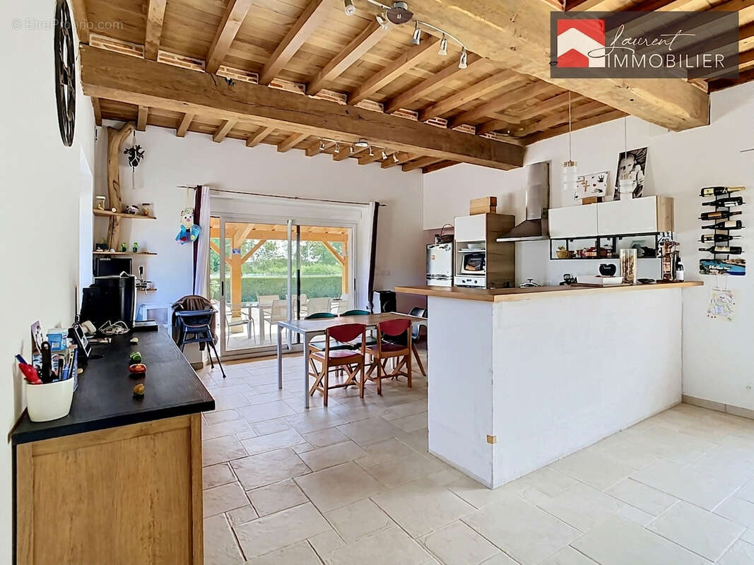 Maison à BAGE-LA-VILLE