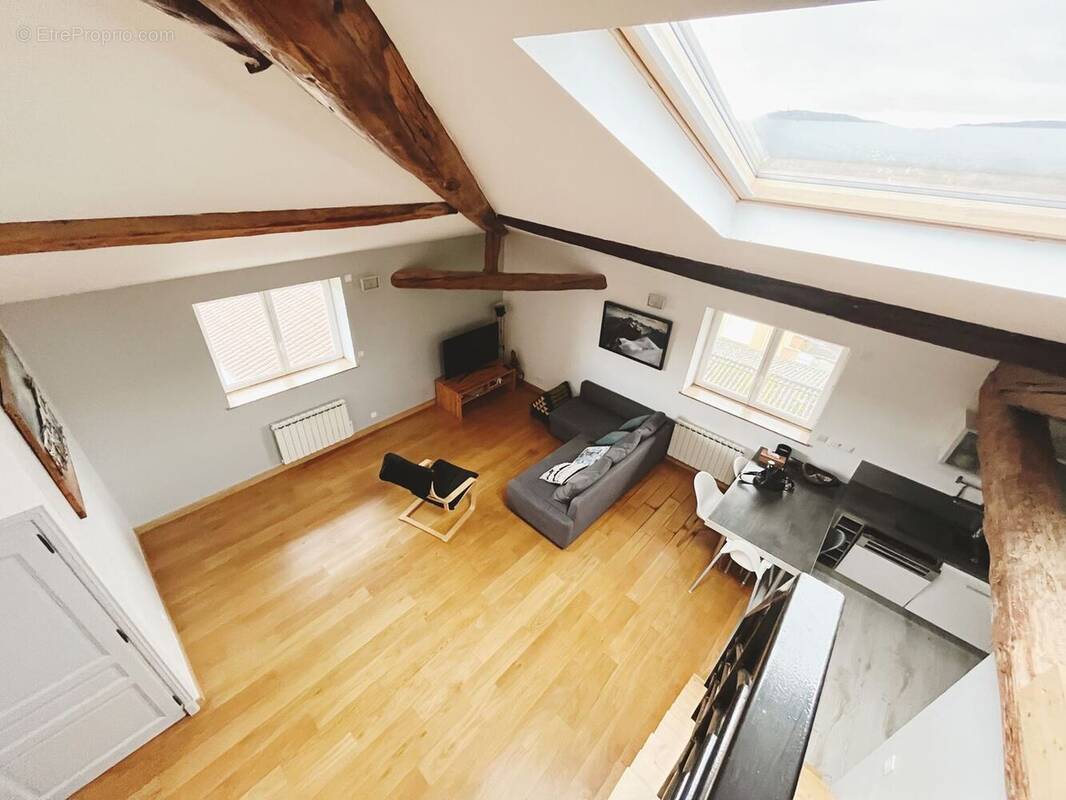 Appartement à FONTAINES-SAINT-MARTIN