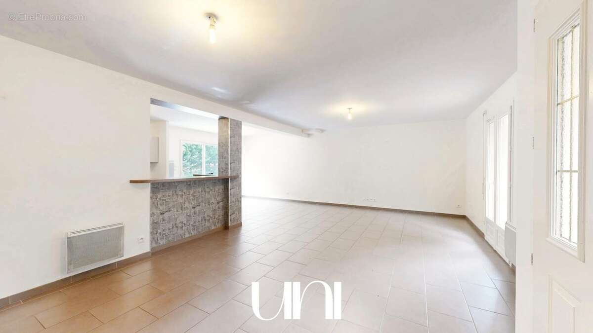 Maison à SAINT-CYR-DU-RONCERAY