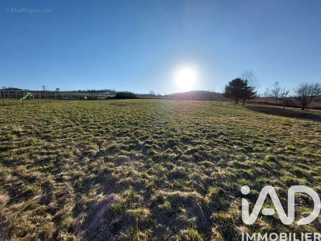 Photo 2 - Terrain à PARIS-L'HOPITAL