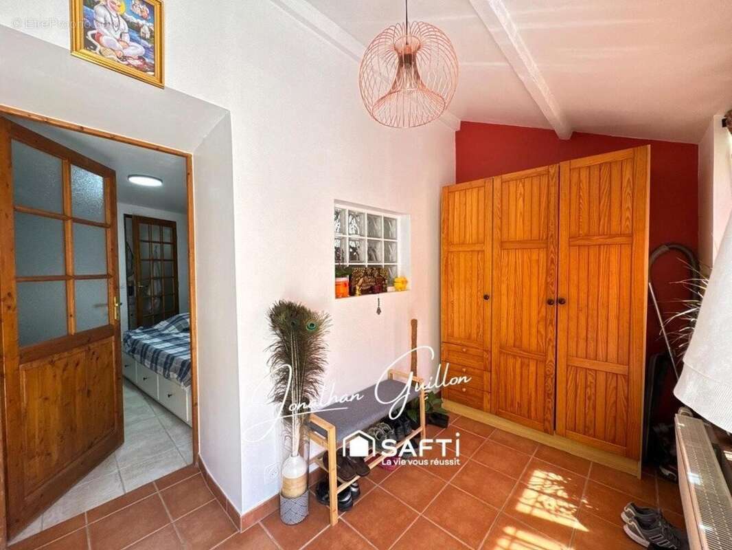 Maison 175 m² à Montceaux-Les-Meaux  - photo 6