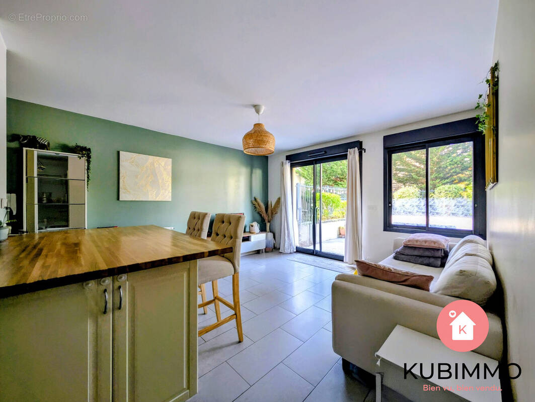 Appartement à VAUJOURS