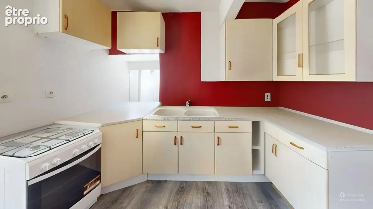 Ensemble de deux logements  SAINT MARTIN LA PLAINE (42) centre village - photo 12
