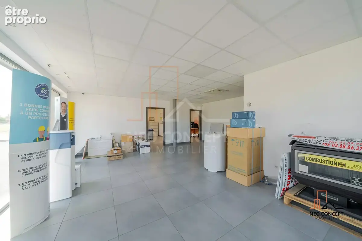 * ROPPENHEIM * Opportunité rare de vente d'un batiment avec vitrine commerciale, bureaux + Hall de stockage ! * - photo 2