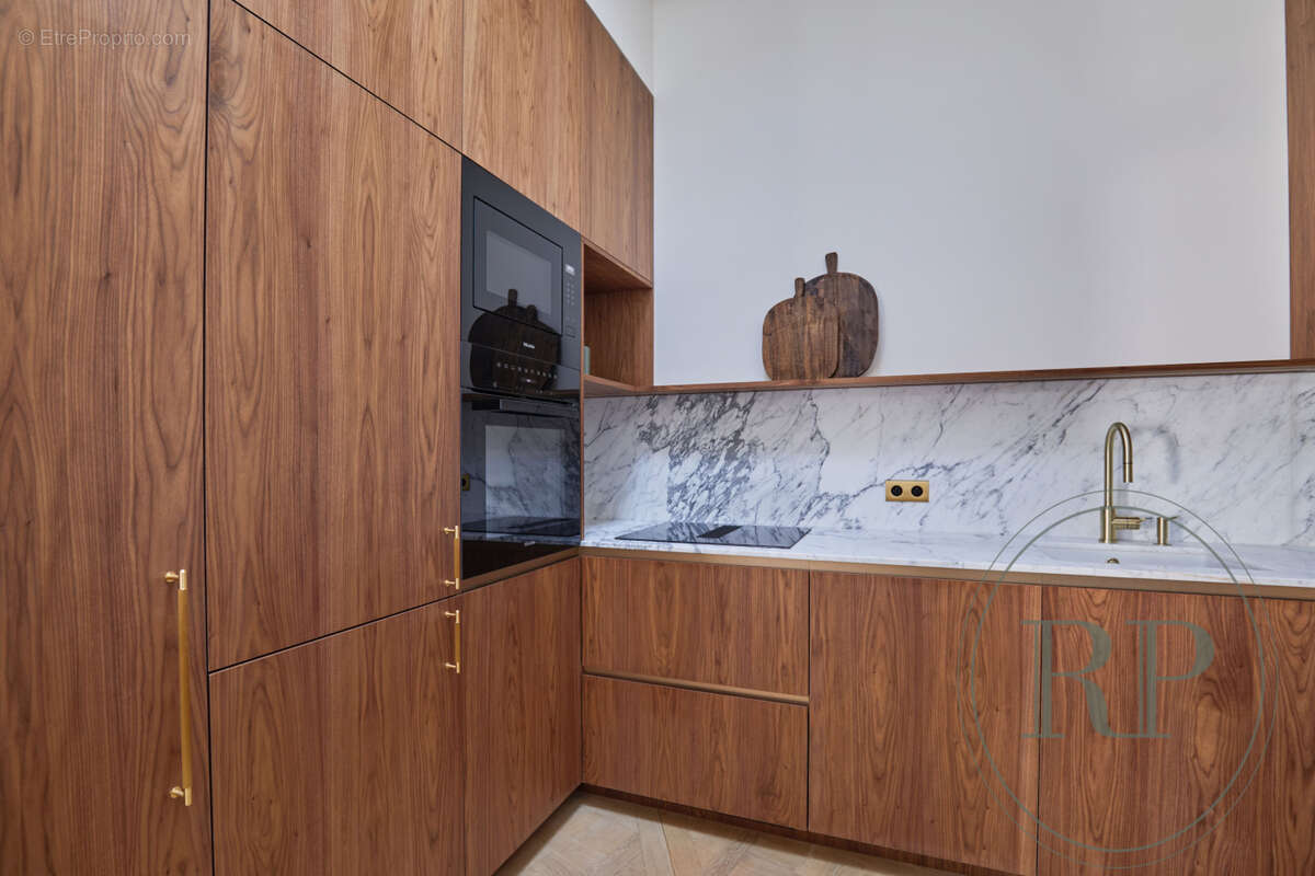 Appartement à PARIS-1E