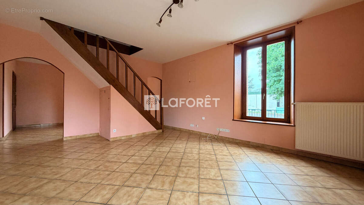 Varennes-en-argonne - 8 pièces - 176 m² - photo 5