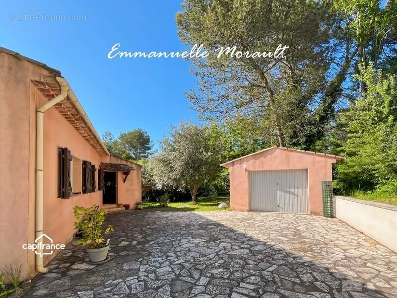 Maison à BAGNOLS-EN-FORET